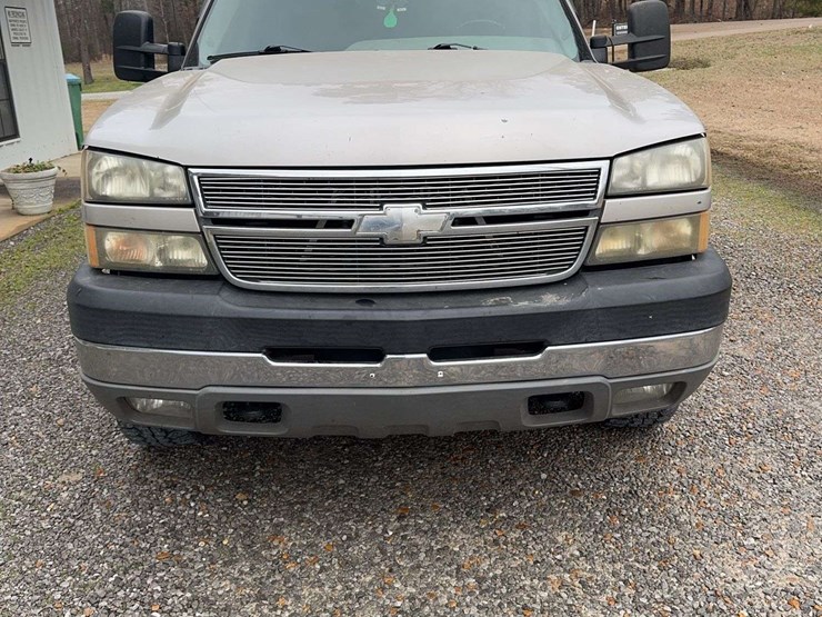 2005-chevrolet-silverado-3500-image-9