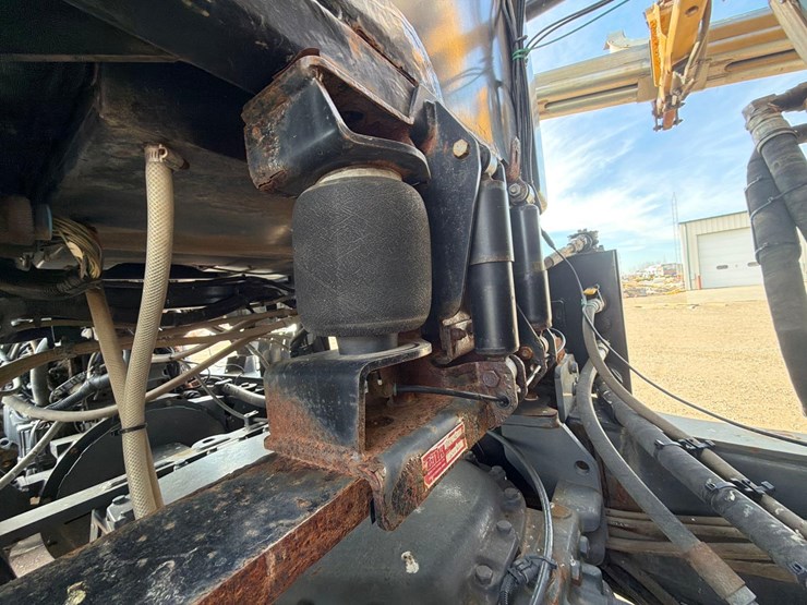 2016-agco-terragator-9300-image-29