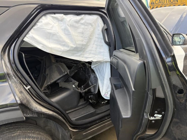 2022-ford-explorer-image-13