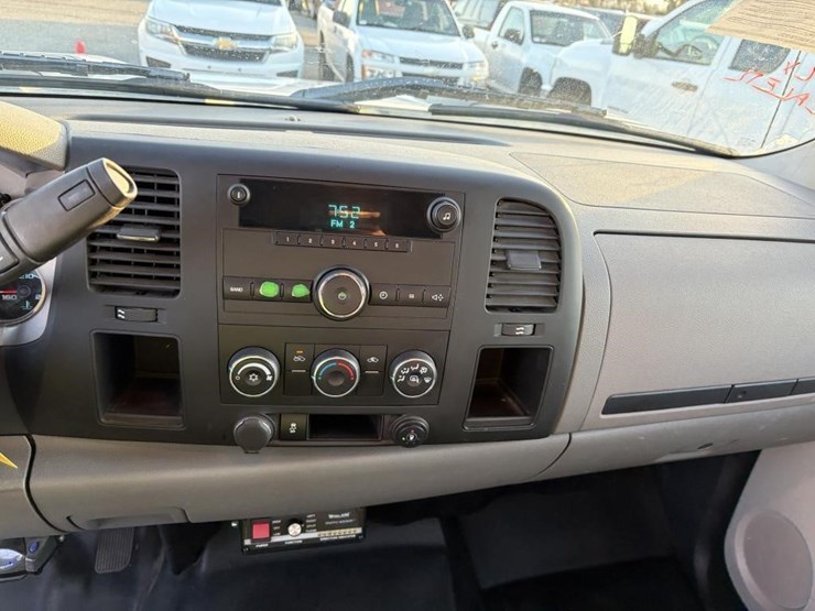 2013-chevrolet-2500-image-13