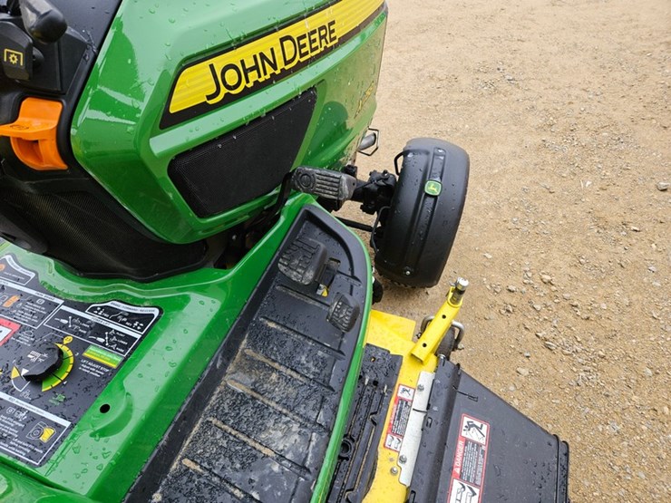 2020-john-deere-x758-image-15