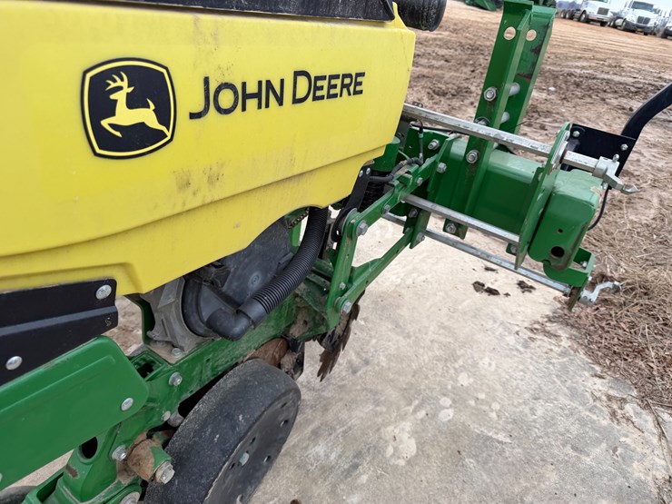 john-deere-1725-image-22