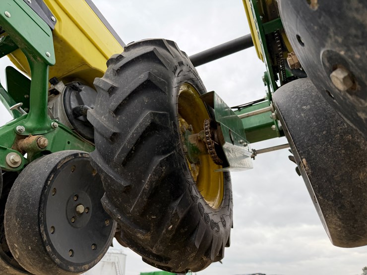 john-deere-1725-image-13