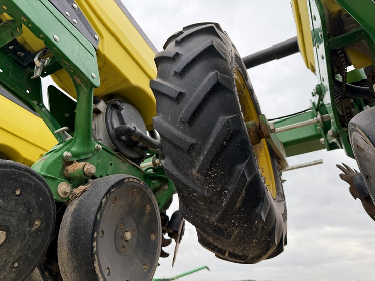john-deere-1725-image-12