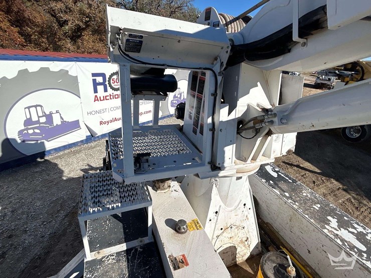 2019-freightliner-m2-106-image-35