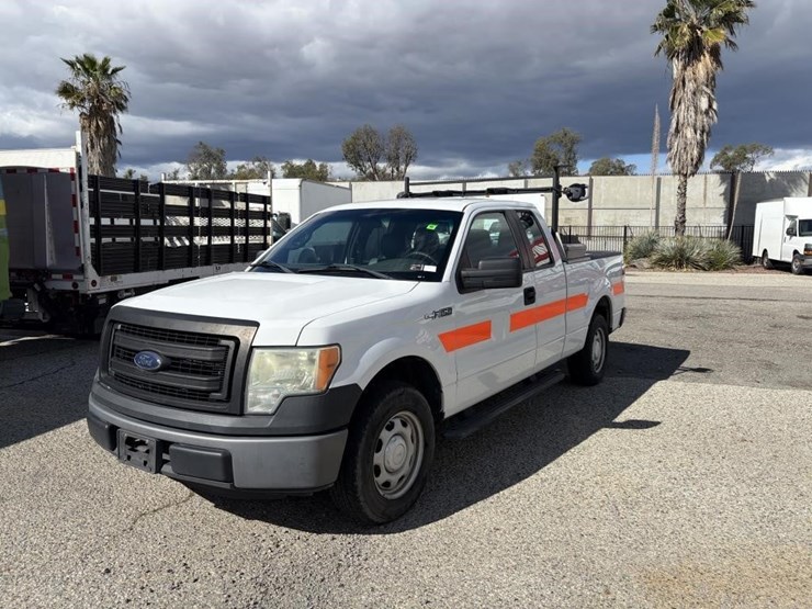 2013-ford-f150-xl-image-1