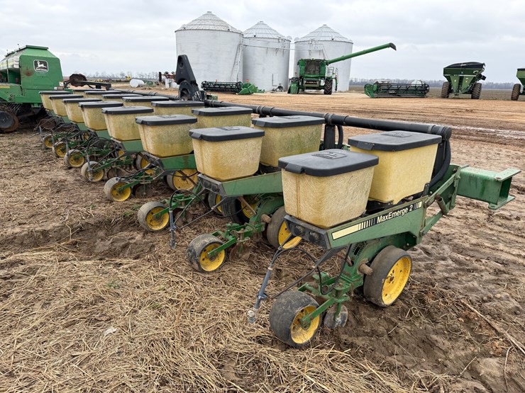 john-deere-7300-image-3