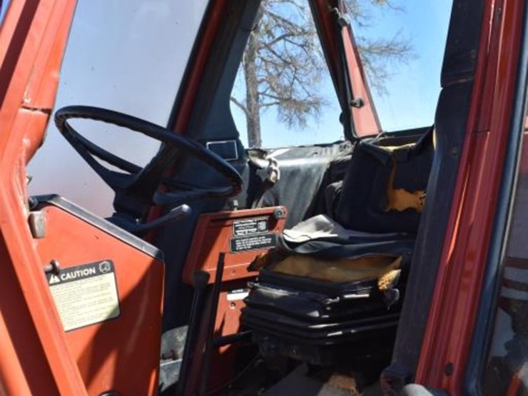 hesston-680-tractor-(serial-#-825115)-(showing-appx-1,374-hours,-up-to-the-image-7