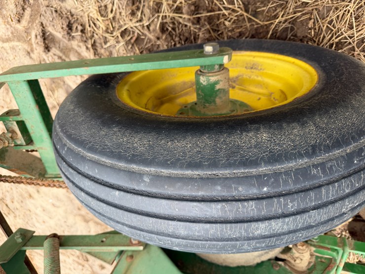 john-deere-7300-image-11