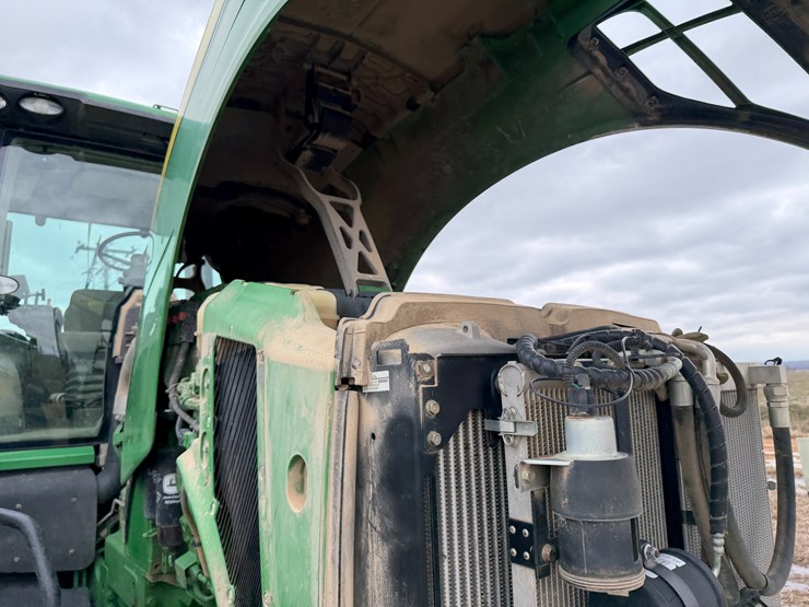 2014-john-deere-8260r-image-45