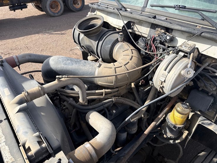 2003-mack-ch613-image-14