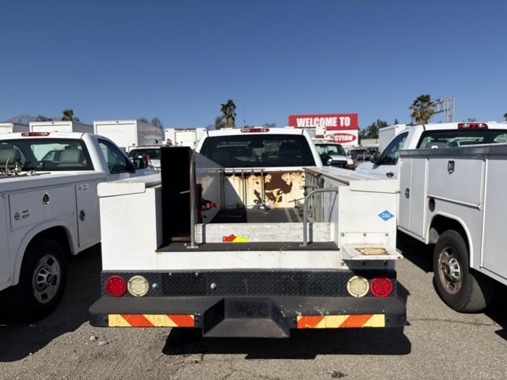 2011-chevrolet-2500-image-6