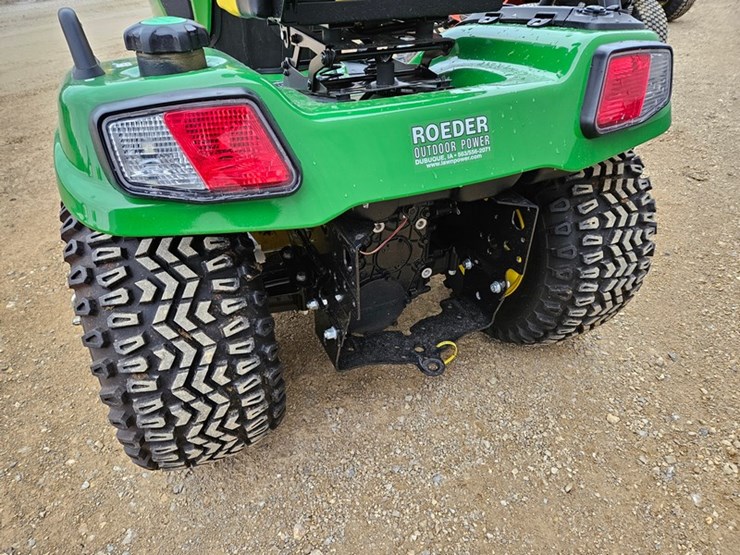 2020-john-deere-x758-image-12