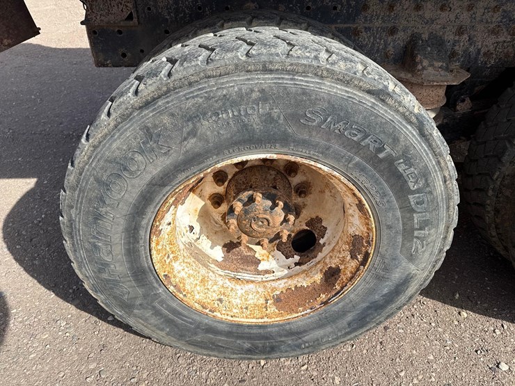 2005-sterling-lt8500-image-31