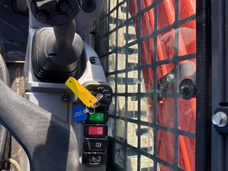 kubota-svl75-2-image-18