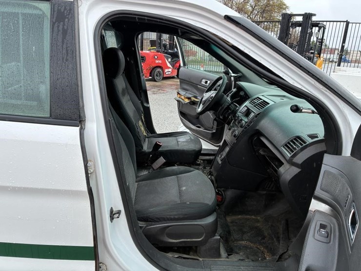 2015-ford-explorer-image-10