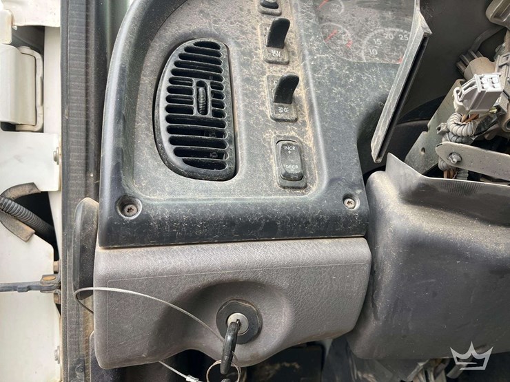 2018-freightliner-m2-106-image-14