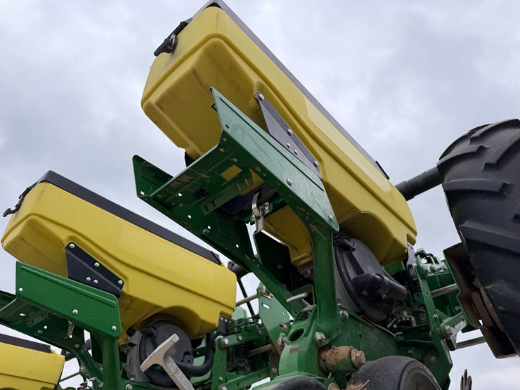 john-deere-1725-image-24