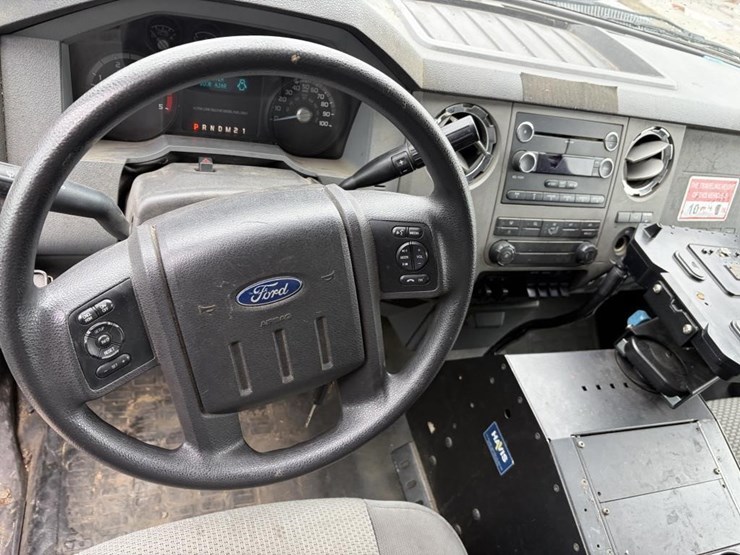 2011-ford-f550-image-11