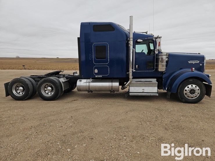 2005-kenworth-w900b-image-4