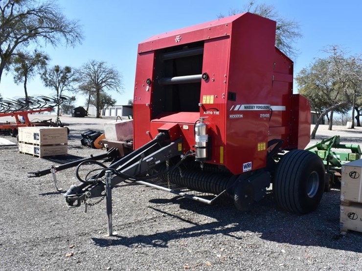 2022-mf-hesston-2946-round-baler-w/-monitor-(565-bales)-(monitor-in-the-off-image-1