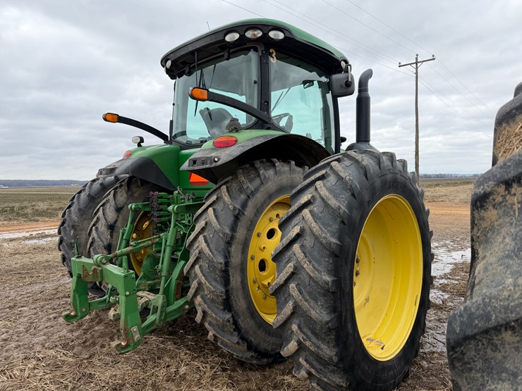 2014-john-deere-8260r-image-3