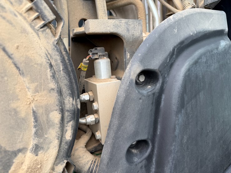 #38653-•-2017-john-deere-8270r-mfwd-tractor-image-42