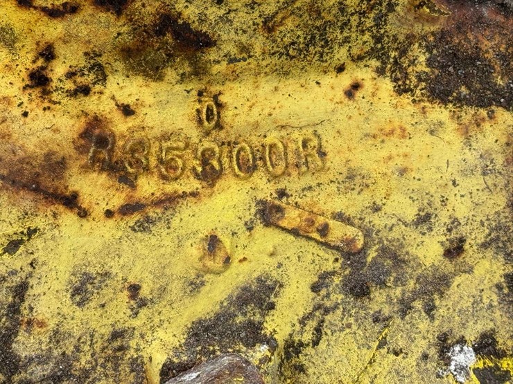 (2)-john-deere-30”-wheel-castings-image-3