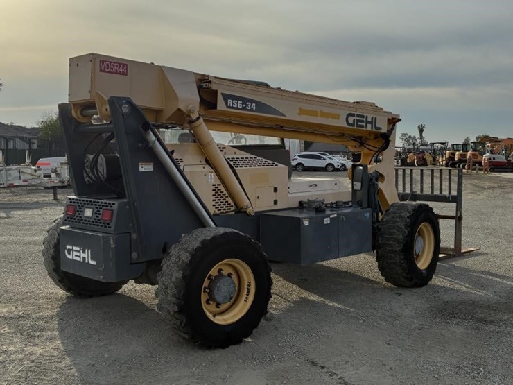 2014-gehl-rs6-34-image-3