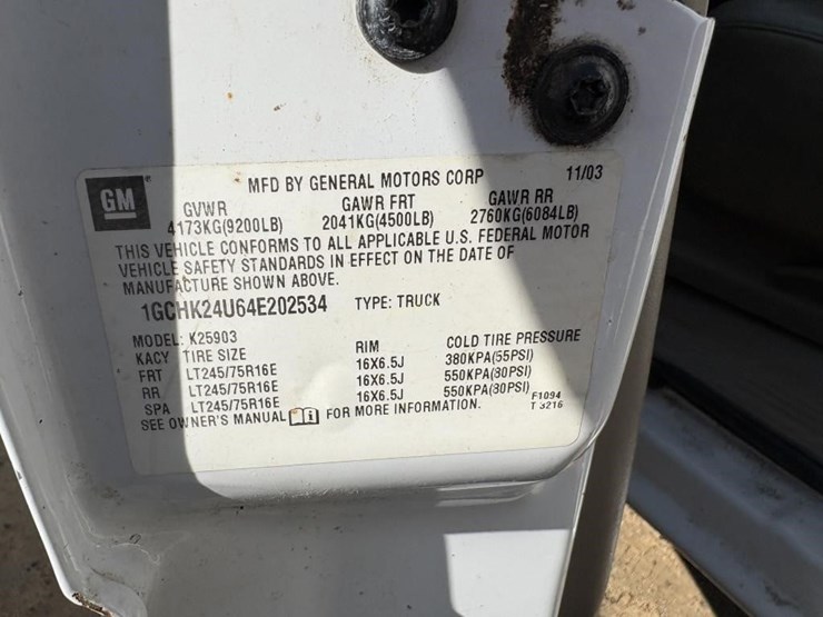 2004-chevrolet-silverado-truck-image-11