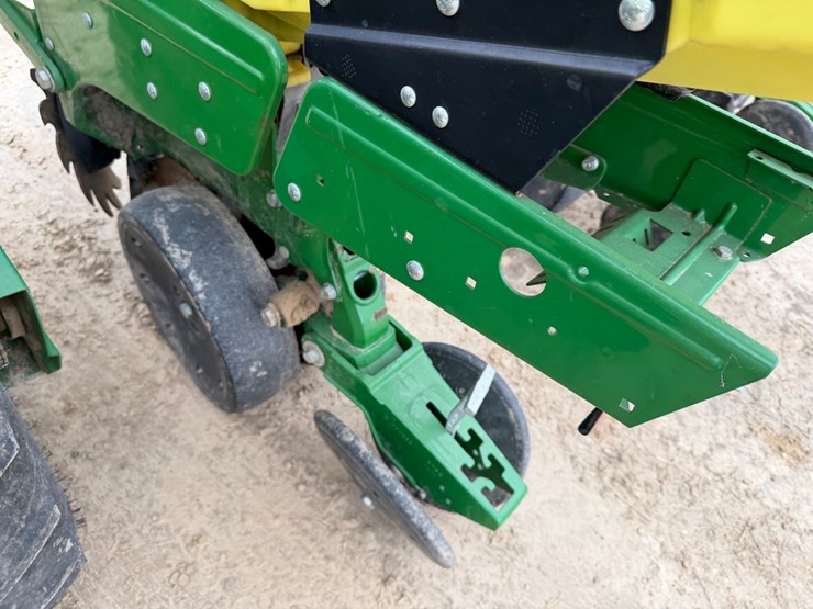 john-deere-1725-image-42