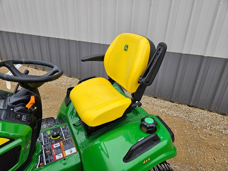 2020-john-deere-x758-image-11