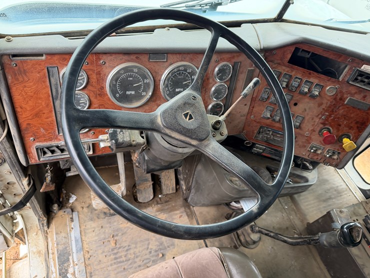 1996-international-9400-image-65