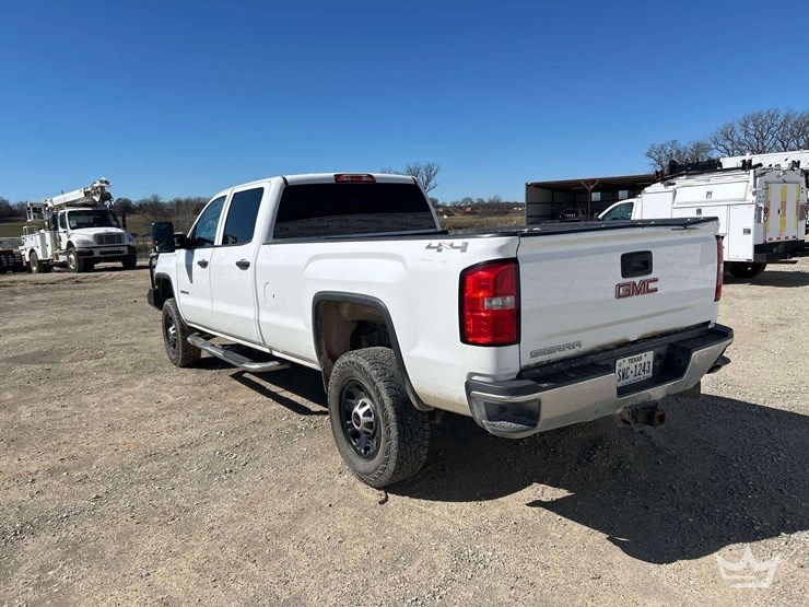 2015-gmc-3500-image-4