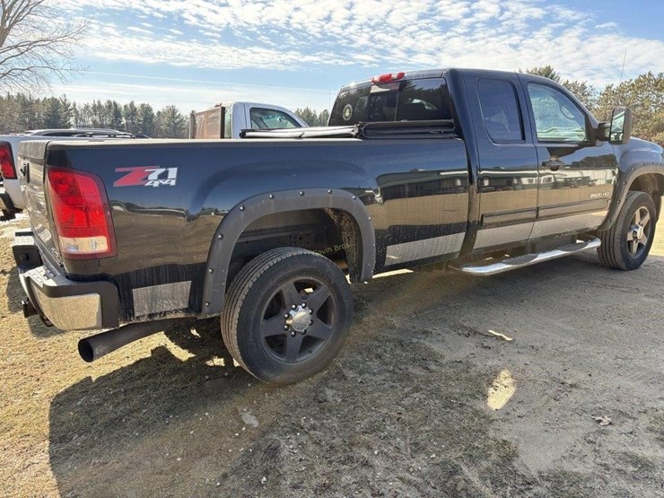 2012-gmc-sierra-2500-image-8