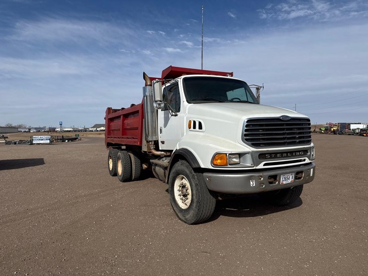 2005-sterling-lt8500-image-2