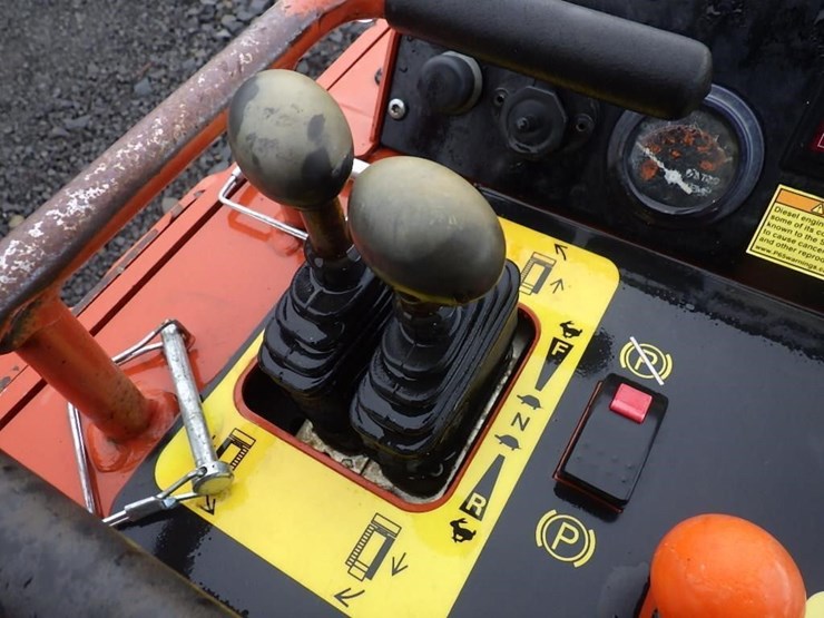 2019-ditch-witch-sk800-image-23