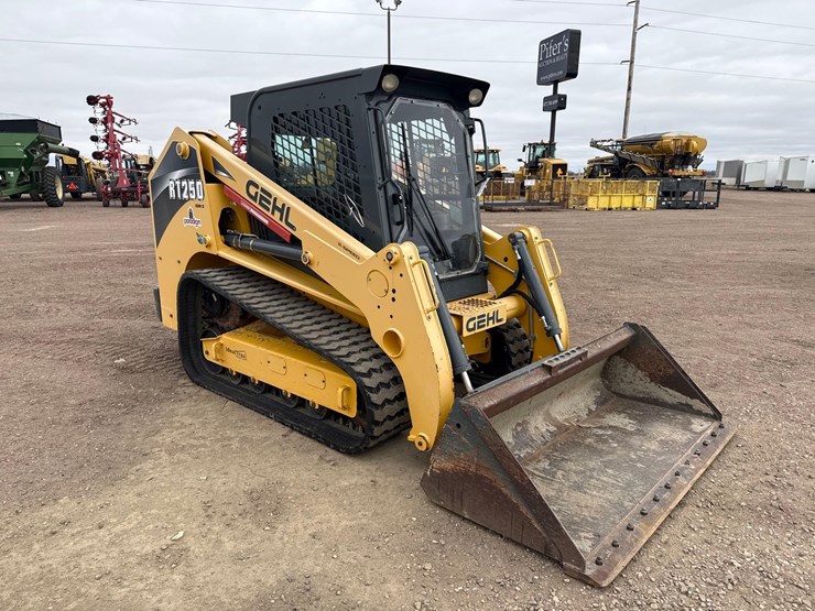 2017-gehl-250-image-2