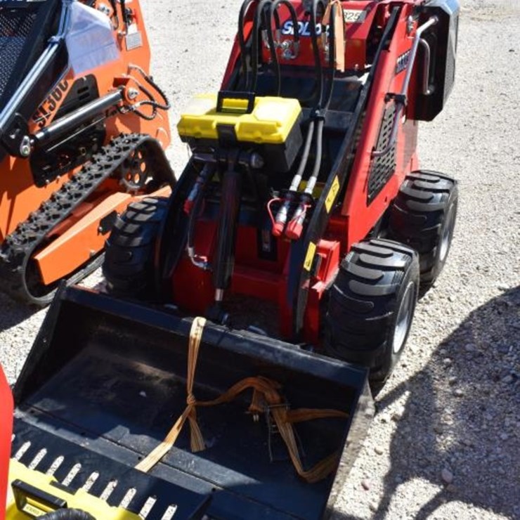 SDL SL323W MINI SKID STEER (SERIAL # 323WJ260128)