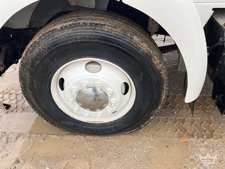 2002-kenworth-t300-image-32