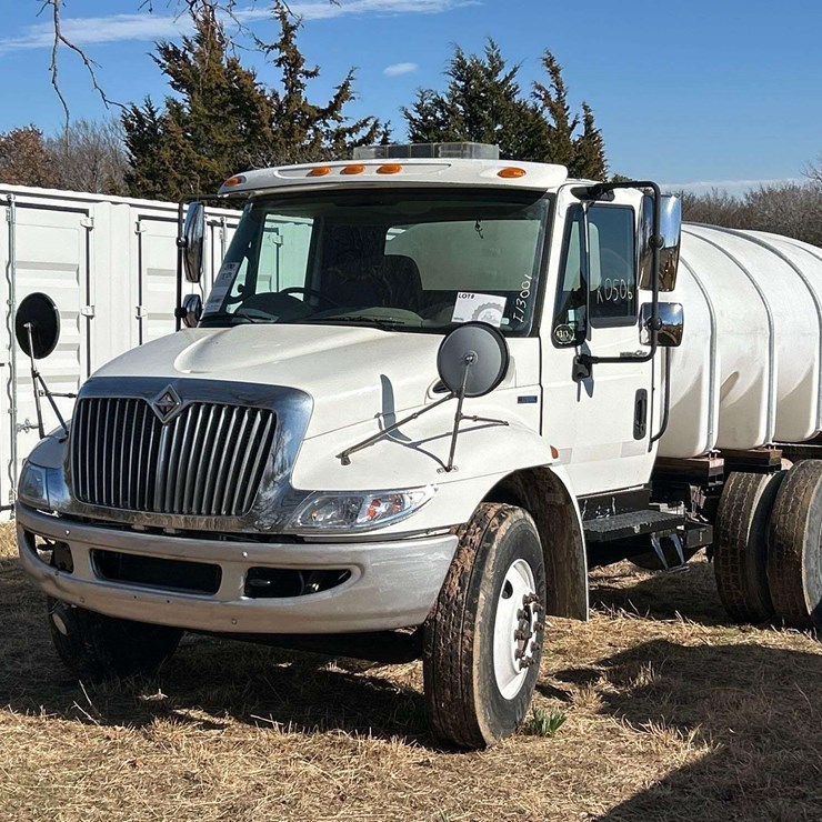 2010 INTERNATIONAL DURASTAR 4300