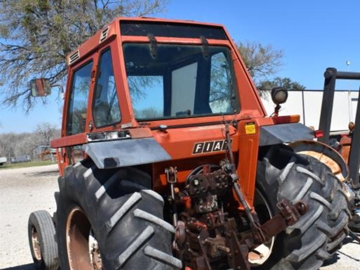 hesston-680-tractor-(serial-#-825115)-(showing-appx-1,374-hours,-up-to-the-image-6