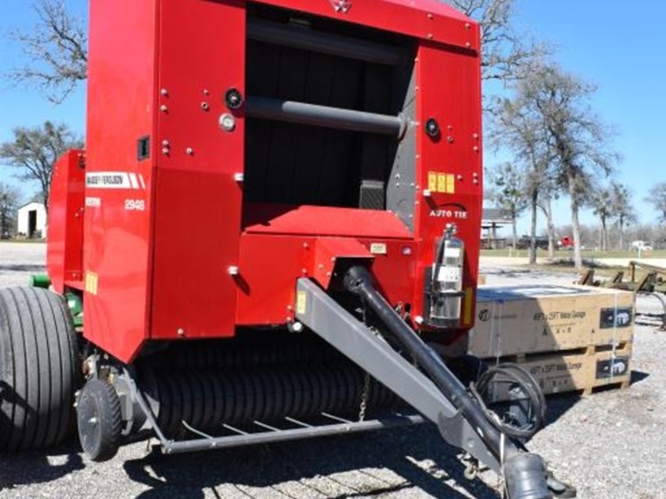 2022-mf-hesston-2946-round-baler-w/-monitor-(565-bales)-(monitor-in-the-off-image-2