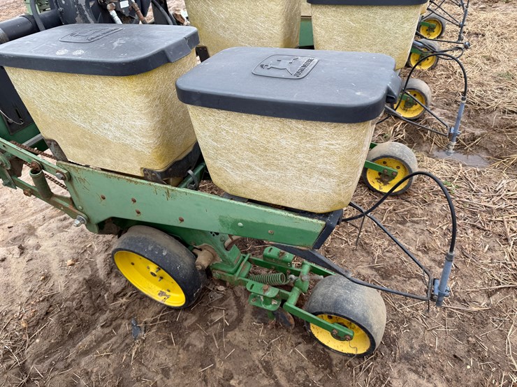 john-deere-7300-image-23