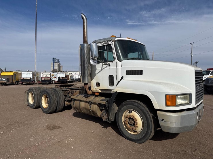 2003-mack-ch613-image-2