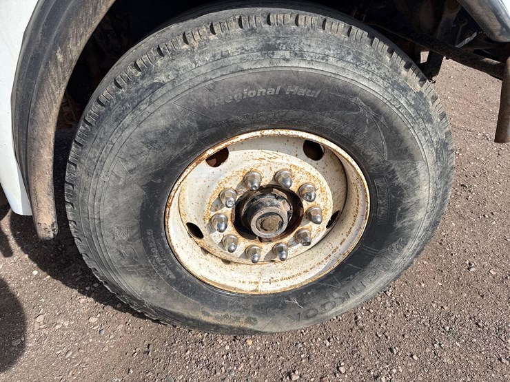 2005-sterling-lt8500-image-27