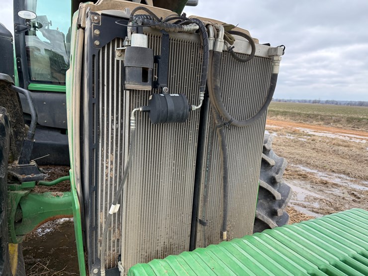 2014-john-deere-8260r-image-44