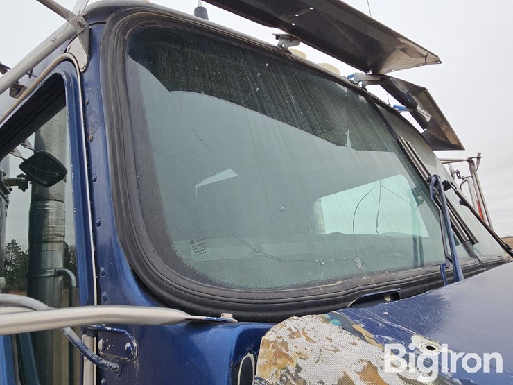 2005-kenworth-w900b-image-16