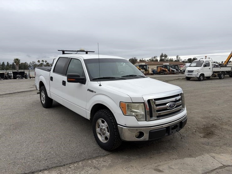 2011-ford-f150-xlt-image-2