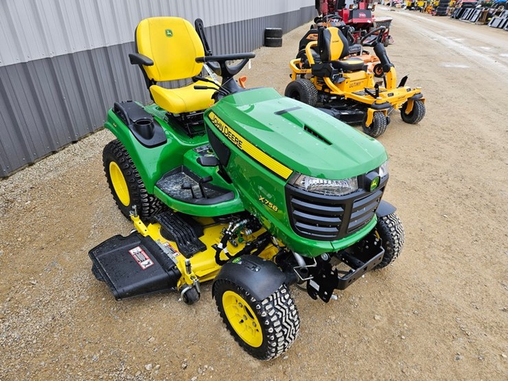 2020-john-deere-x758-image-7